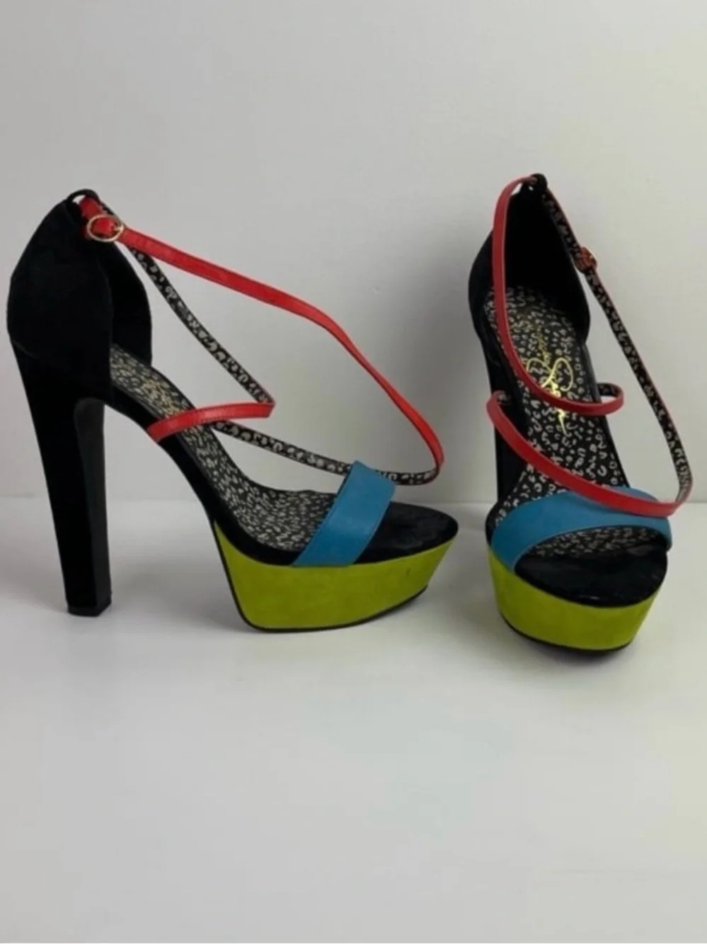 Jessica Simpson gently used